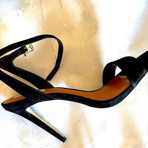 Steve Madden 4’ sandals